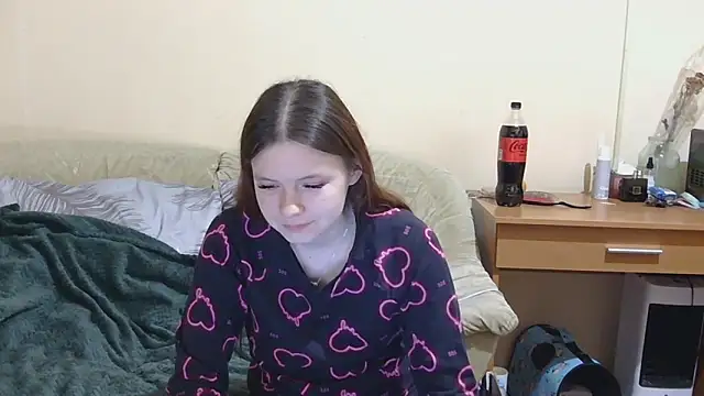 JessicaHolland1 online show from 04-26-26, 08:06
