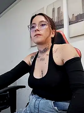 cute mara online show from 04-10-26, 06:12