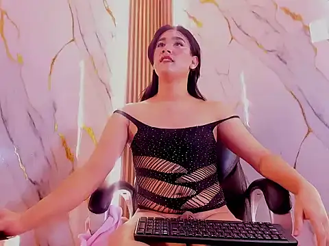 Snapshot of MarhiamCristal chatting on 04-12-26, 07:35 MarhiamCristal online show from 04-12-26, 07:35