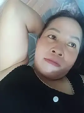 Snapshot of -Luni- chatting on 08-04-26, 06:05 -Luni- online show from 08-04-26, 06:05