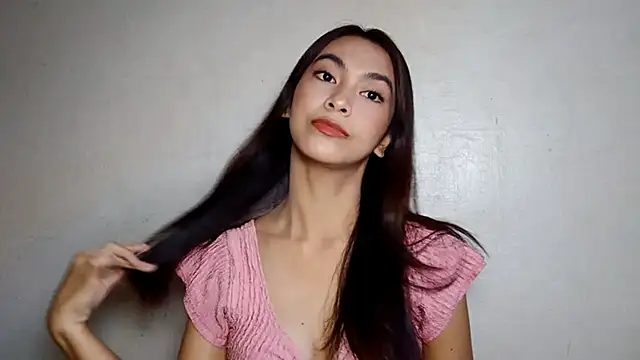 Snapshot of RosalindBrugler chatting on 04-16-26, 12:00 RosalindBrugler online show from 04-16-26, 12:00