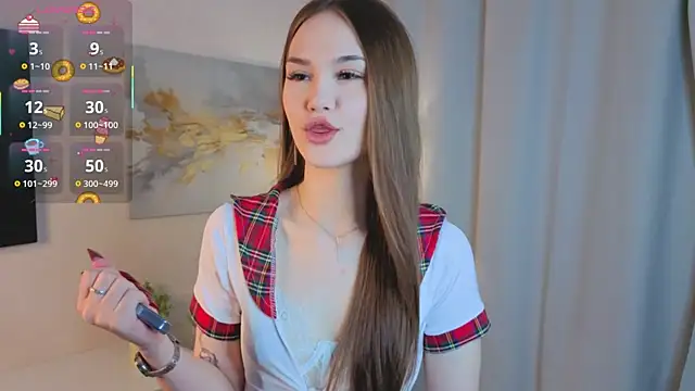 Snapshot of LuraPodraza chatting on 05-15-26, 04:03 LuraPodraza online show from 05-15-26, 04:03