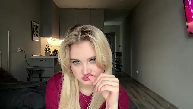 Snapshot of kirtova_ chatting on 04-18-26, 09:13 kirtova online show from 04-18-26, 09:13