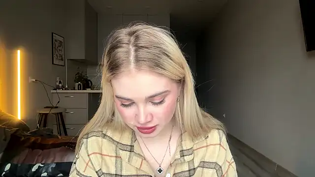 Snapshot of kirtova_ chatting on 04-19-26, 12:04 kirtova online show from 04-19-26, 12:04