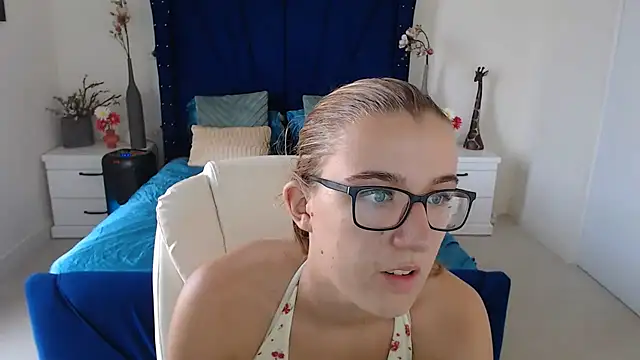 Yennyloves online show from 07-13-26, 12:52