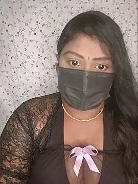 Snapshot of Romantic_Woman chatting on 06-19-26, 06:01 Romantic Woman online show from 06-19-26, 06:01
