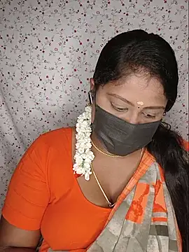 Snapshot of Romantic_Woman chatting on 07-13-26, 06:11 Romantic Woman online show from 07-13-26, 06:11