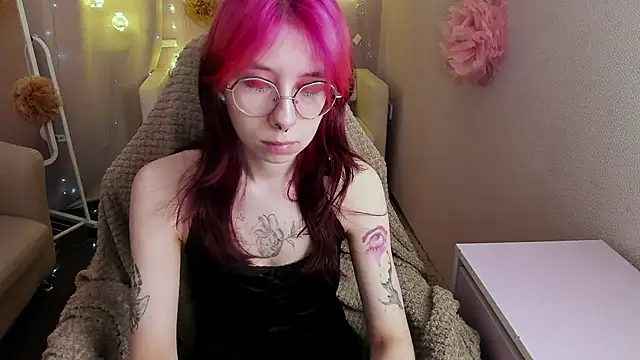 Snapshot of Alice_Nyx chatting on 04-10-26, 08:35 Alice Nyx online show from 04-10-26, 08:35