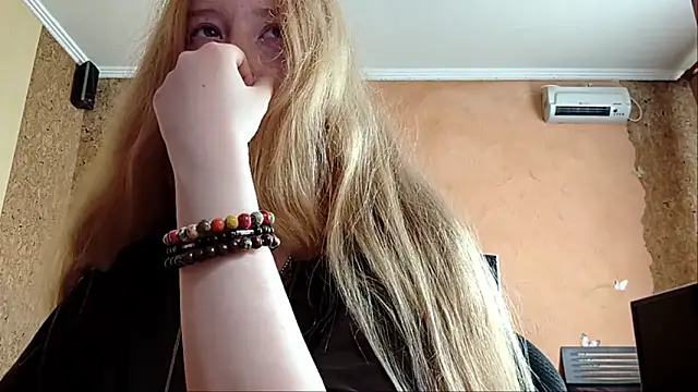 Snapshot of KateVibe_01 chatting on 05-30-26, 01:14 KateVibe 01 online show from 05-30-26, 01:14