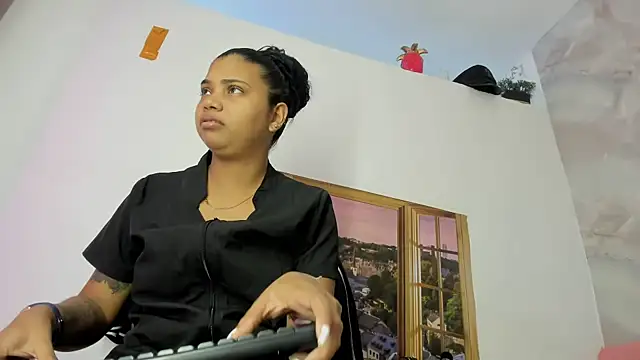 Snapshot of EllyBloom chatting on 06-11-26, 01:09 EllyBloom online show from 06-11-26, 01:09
