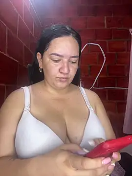 Snapshot of Fresita-12 chatting on 05-15-26, 04:25 Fresita-12 online show from 05-15-26, 04:25
