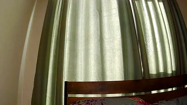 Snapshot of Theone_T chatting on 05-13-26, 06:44 Theone T online show from 05-13-26, 06:44