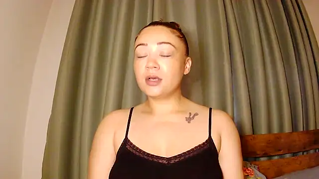 Snapshot of Theone_T chatting on 05-19-26, 06:31 Theone T online show from 05-19-26, 06:31