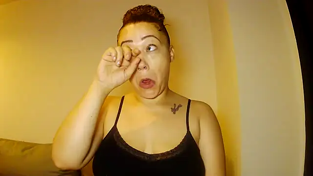 Snapshot of Theone_T chatting on 07-10-26, 07:01 Theone T online show from 07-10-26, 07:01