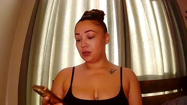 Snapshot of Theone_T chatting on 07-16-26, 06:30 Theone T online show from 07-16-26, 06:30