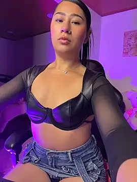 EvelynLeen  online show from 04-13-26, 11:16