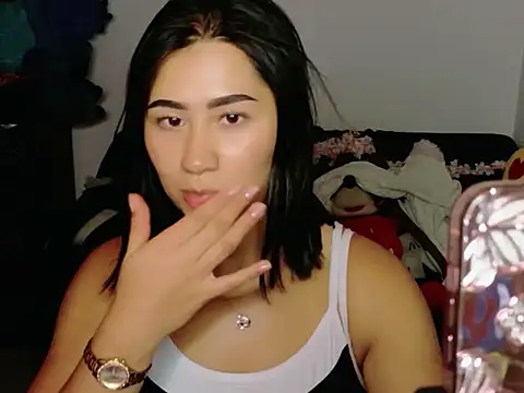 EvelynLeen  online show from 07-17-26, 08:24