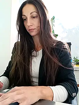 Snapshot of canduxgirl chatting on 05-04-26, 01:29 canduxgirl online show from 05-04-26, 01:29