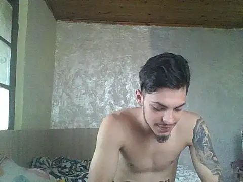 Snapshot of robertmrn112 chatting on 05-17-26, 02:35 robertmrn112 online show from 05-17-26, 02:35