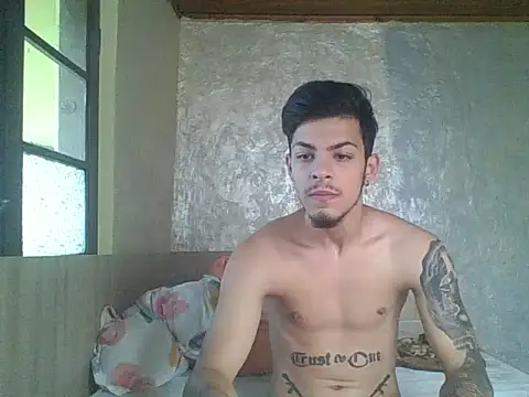 Snapshot of robertmrn112 chatting on 05-30-26, 07:27 robertmrn112 online show from 05-30-26, 07:27
