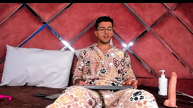 RodrigoColby2 online show from 06-08-26, 02:34