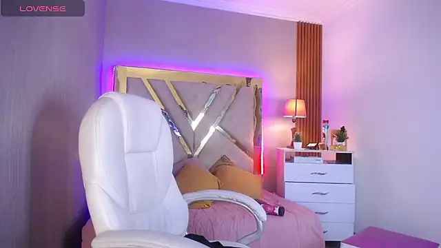 Ashley  Parker online show from 04-08-26, 08:31