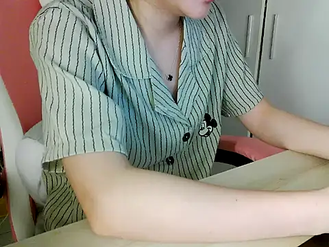 lucienguyen online show from 04-07-26, 09:43