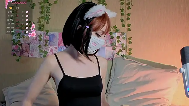 LunaNyanmi online show from 05-13-26, 02:36