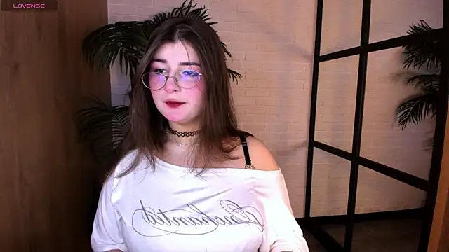 HaniaWish online show from 07-17-26, 01:29