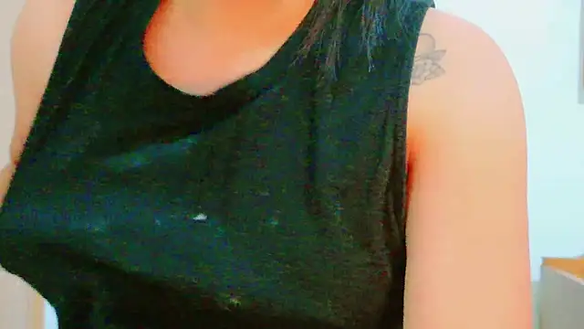 Snapshot of MojaditPussy chatting on 04-25-26, 02:36 MojaditPussy online show from 04-25-26, 02:36