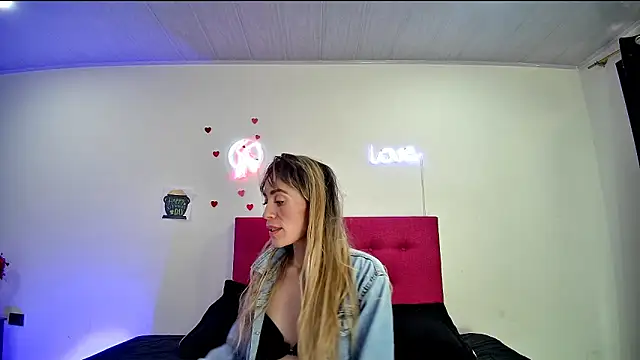 Snapshot of Lorena_sweet33 chatting on 04-10-26, 02:44 Lorena sweet33 online show from 04-10-26, 02:44