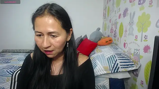 Snapshot of Tyna_b chatting on 06-14-26, 02:24 Tyna b online show from 06-14-26, 02:24