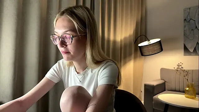 EvelineMolima online show from 04-08-26, 07:03