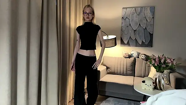EvelineMolima online show from 05-11-26, 06:16
