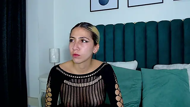 aribunnie fg online show from 04-18-26, 05:00