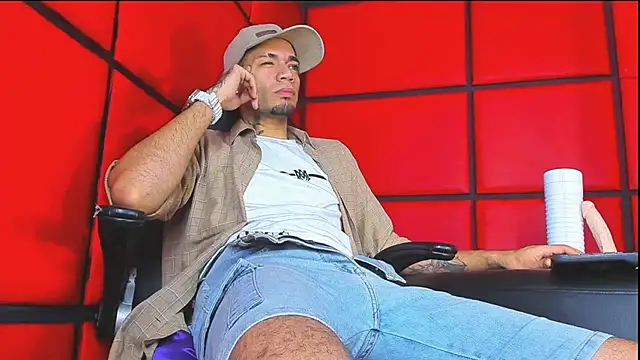 Daniel huge22 online show from 05-11-26, 03:23