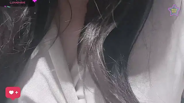 Snapshot of EX-886 chatting on 04-10-26, 10:25 EX-886 online show from 04-10-26, 10:25