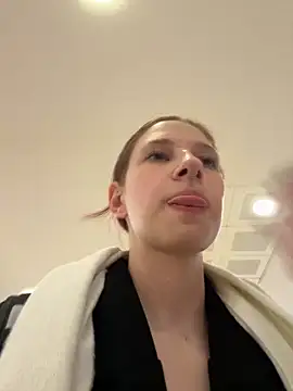 michelle lovique online show from 04-25-26, 08:28