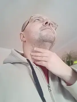 Snapshot of Luceriusbigass chatting on 12-14-24, 07:40 Luceriusbigass online show from 12-14-24, 07:40