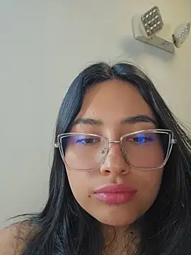 Snapshot of VioletRousee chatting on 06-22-26, 04:15 VioletRousee online show from 06-22-26, 04:15