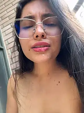 Snapshot of VioletRousee chatting on 06-25-26, 02:32 VioletRousee online show from 06-25-26, 02:32