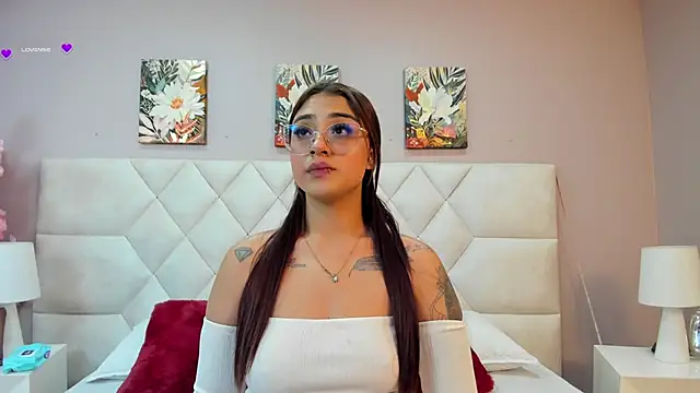 Victoria  lee online show from 05-19-26, 04:30