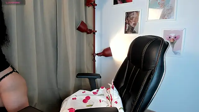Snapshot of dolcee__ chatting on 04-29-26, 01:15 dolcee online show from 04-29-26, 01:15