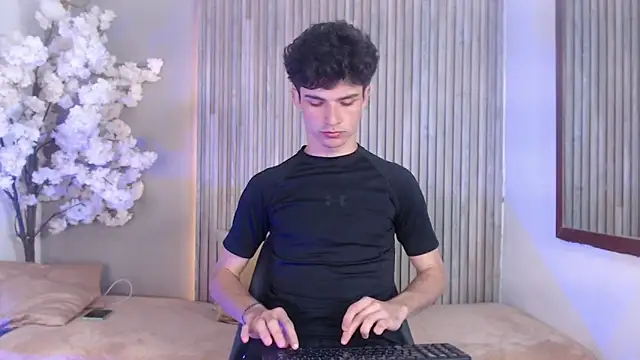 Snapshot of Logan_Steel chatting on 04-15-26, 04:41 Logan Steel online show from 04-15-26, 04:41