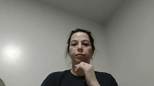 lily1982 online show from 05-04-26, 04:36