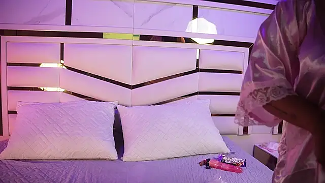 adhara sm online show from 04-08-26, 05:18