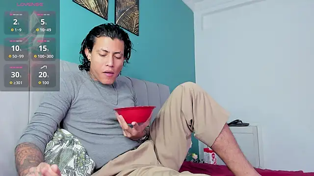 Snapshot of Damian_Romanoff chatting on 04-17-26, 01:14 Damian Romanoff online show from 04-17-26, 01:14