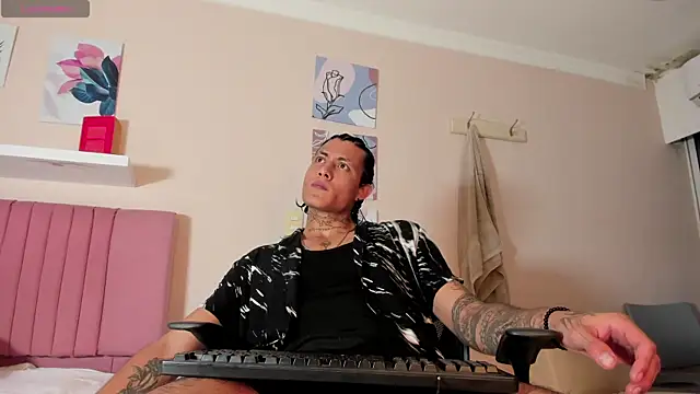 Snapshot of Damian_Romanoff chatting on 04-23-26, 05:19 Damian Romanoff online show from 04-23-26, 05:19