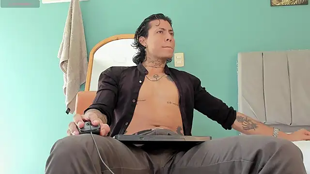 Snapshot of Damian_Romanoff chatting on 04-26-26, 03:21 Damian Romanoff online show from 04-26-26, 03:21
