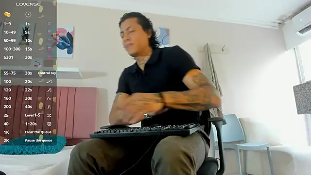 Snapshot of Damian_Romanoff chatting on 05-10-26, 07:19 Damian Romanoff online show from 05-10-26, 07:19